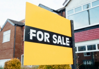 Overpriced homes sell for £12k less according to new Zoopla data For Sale 820