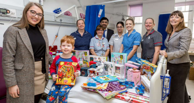 Housebuilder spreads festive cheer across the UK Linden Homes Appeal 2018
