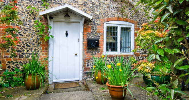 Top tips for a quick sale in spring Spring home 330