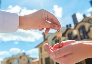 First-time buyers numbers slide by 10.6% in a year keys