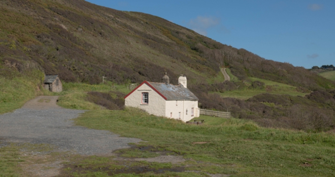 Government urged to give rural areas more time to transition to low-carbon heating Remote rural home 725